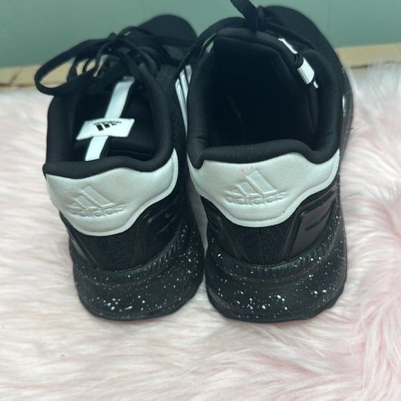 adidas Black and White mens Shoes LIKE NEW - Picture 3 of 6